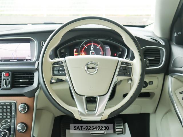 Volvo V40 2018-11 8360606-11