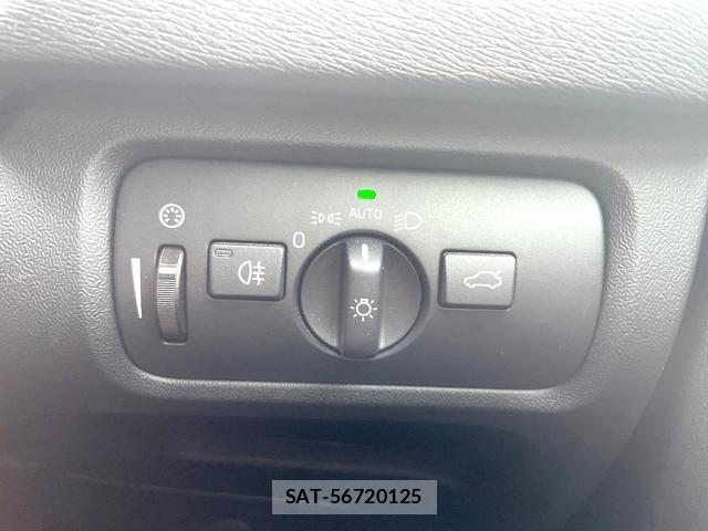 Volvo V40 2017-12 8361003-11