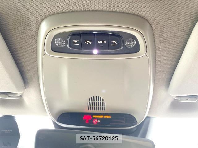 Volvo V40 2017-12 8361003-16