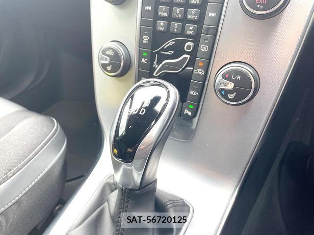 Volvo V40 2017-12 8361003-17
