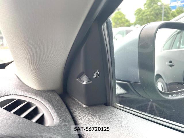 Volvo V40 2017-12 8361003-19