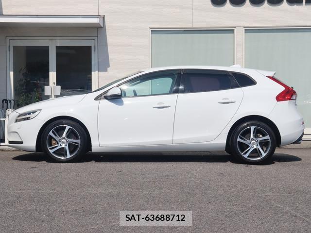 Volvo V40 2017-10 8361102-10