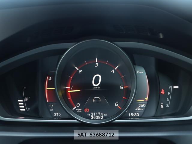 Volvo V40 2017-10 8361102-12