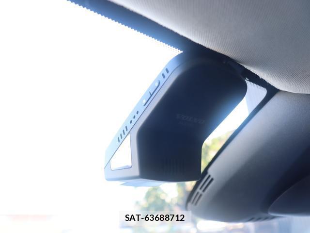 Volvo V40 2017-10 8361102-16