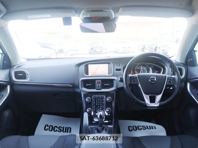 Volvo V40 2017-10 8361102-3