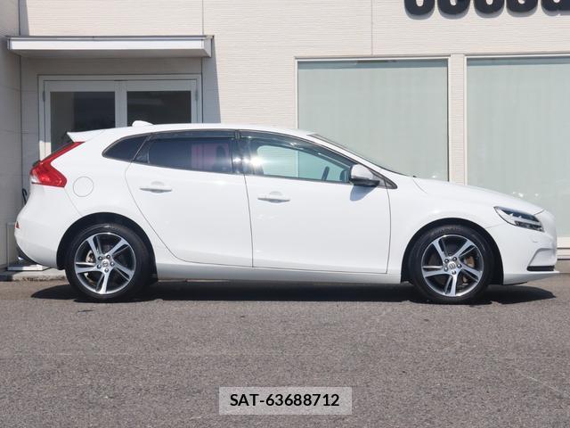 Volvo V40 2017-10 8361102-6