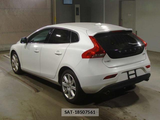 Volvo V40 2018-12 8362077-1