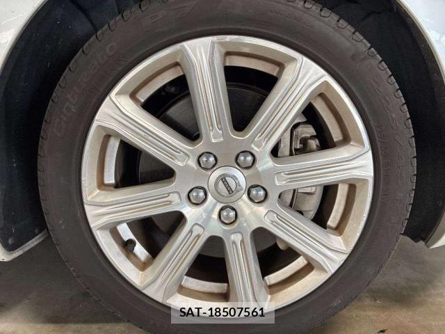 Volvo V40 2018-12 8362077-3