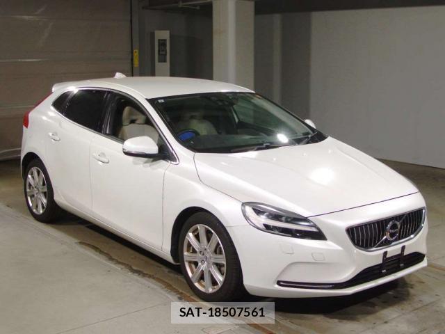 Volvo V40 2018-12 8362077-7