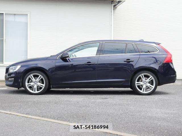 Volvo V60 2017-07 8360605-10