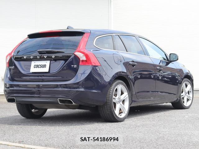 Volvo V60 2017-07 8360605-7