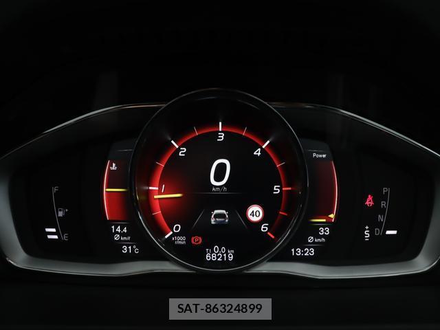 Volvo V60 2018-09 8360610-12