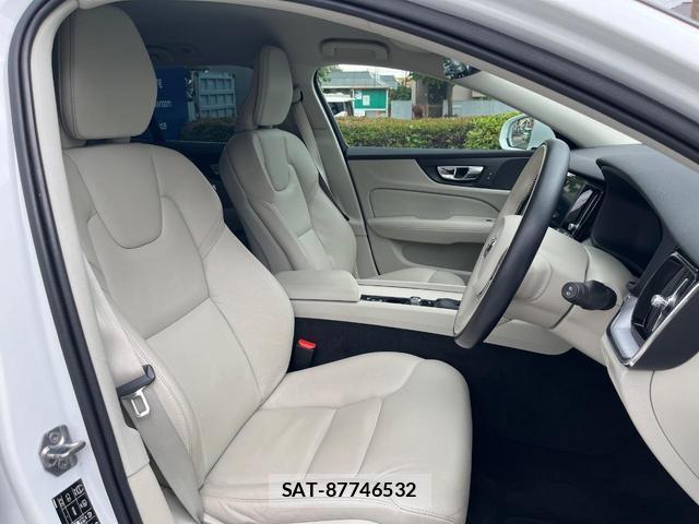 Volvo V60 2019-09 8361087-12