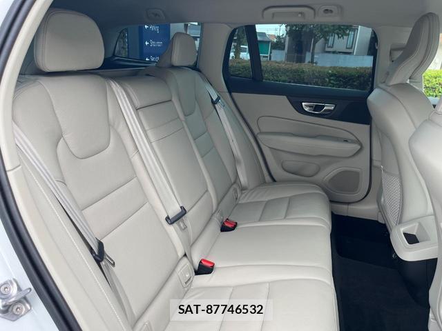 Volvo V60 2019-09 8361087-13