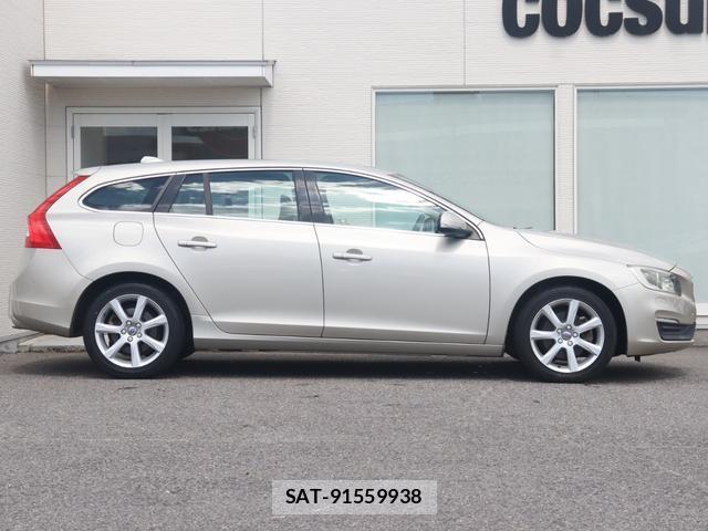 Volvo V60 2017-09 8361103-6