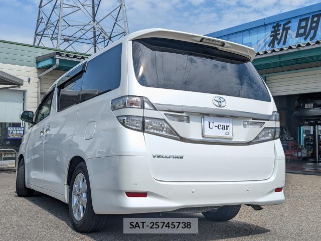 Toyota VELLFIRE 2013-03 8363693-1