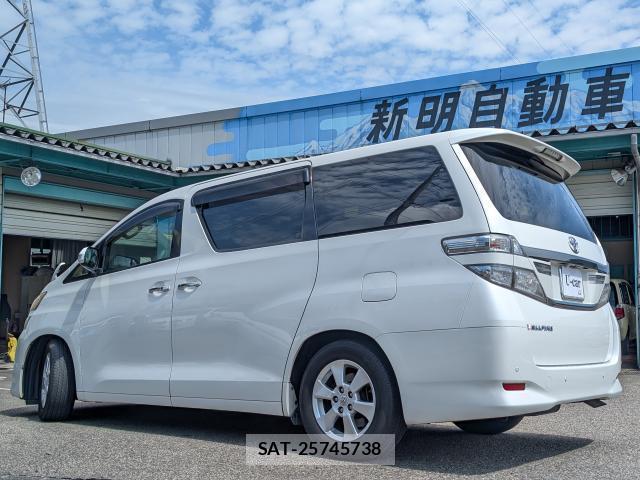 Toyota VELLFIRE 2013-03 8363693-12