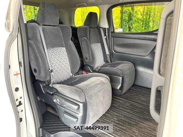 Toyota VELLFIRE 2016-03 8363807-8