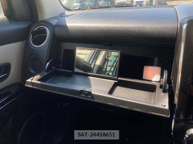 Mazda VERISA 2012-03 8362533-14