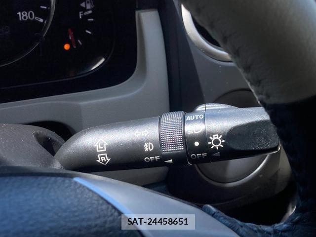 Mazda VERISA 2012-03 8362533-15