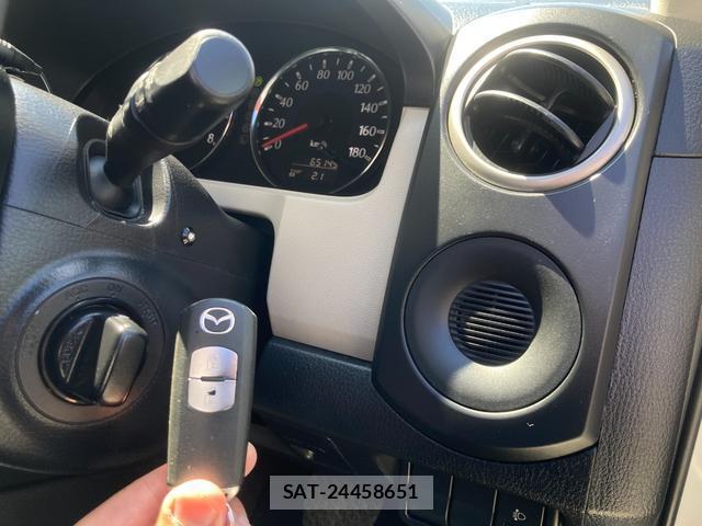 Mazda VERISA 2012-03 8362533-16