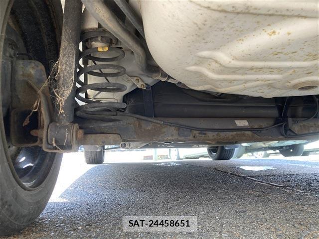 Mazda VERISA 2012-03 8362533-18