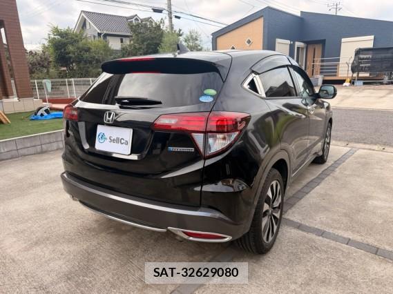 Honda VEZEL 2014-01 8362296-12