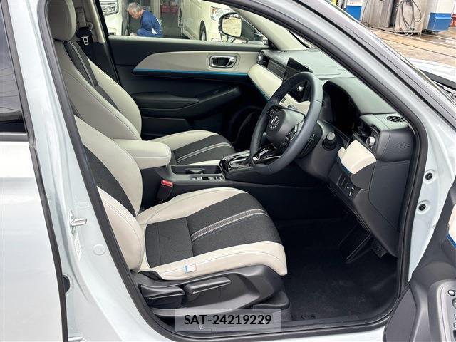 Honda VEZEL 2025-12 8362405-18