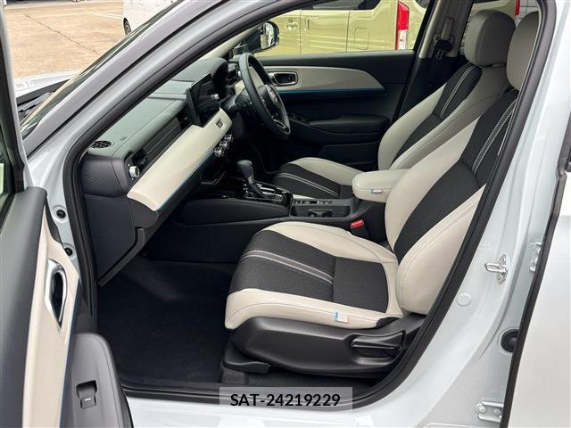 Honda VEZEL 2025-12 8362405-4