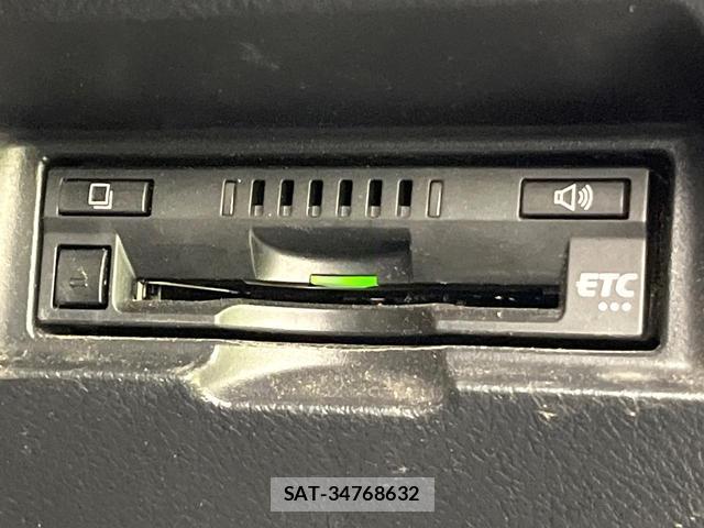 Toyota VITZ 2018-07 8363030-6