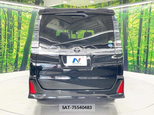 Toyota VOXY 2019-09 8360635-16