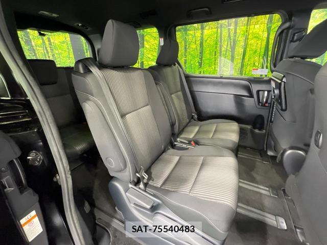 Toyota VOXY 2019-09 8360635-9