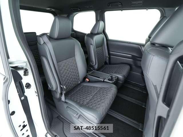 Toyota VOXY 2025-10 8360666-7