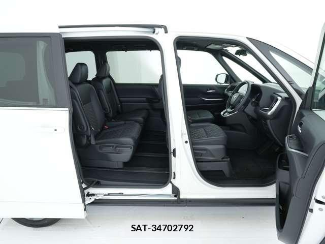 Toyota VOXY 2025-10 8360667-18