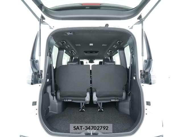 Toyota VOXY 2025-10 8360667-9