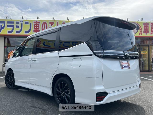 Toyota VOXY 2026-06 8360668-1