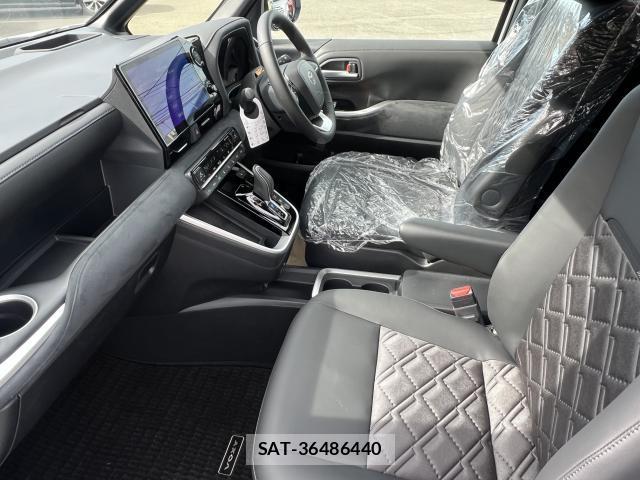 Toyota VOXY 2026-06 8360668-10