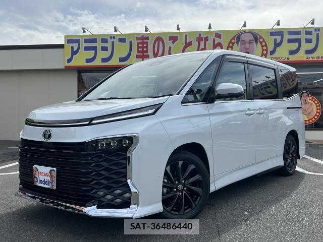 Toyota VOXY 2026-06 8360668-2