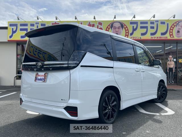 Toyota VOXY 2026-06 8360668-3