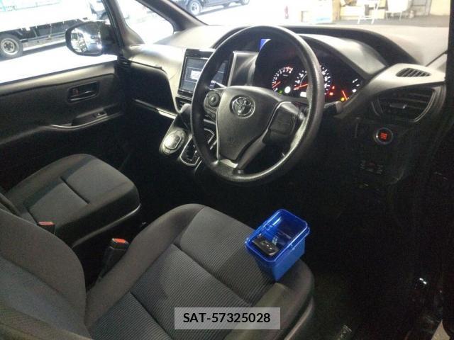 Toyota VOXY 2017-11 8360703-2
