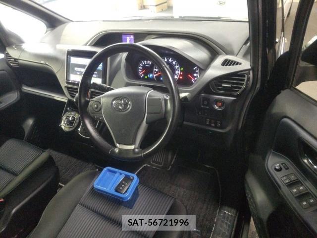 Toyota VOXY 2017-01 8360709-2