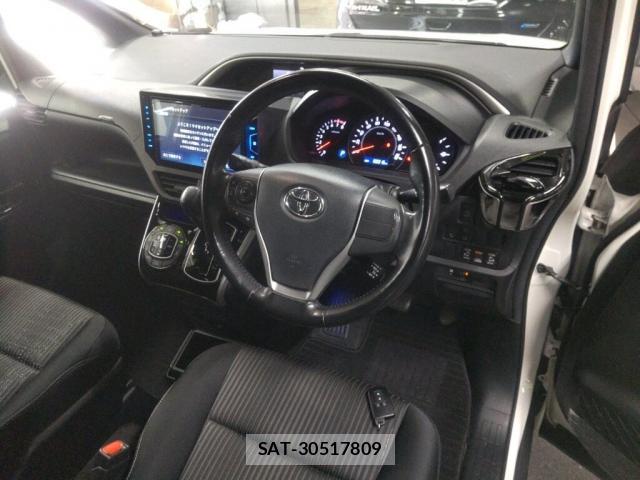 Toyota VOXY 2018-09 8360728-2