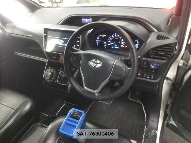 Toyota VOXY 2018-08 8360729-2