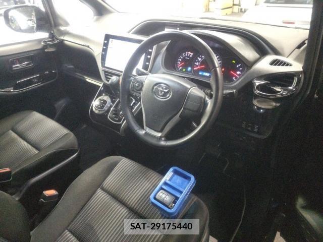 Toyota VOXY 2019-04 8360733-2