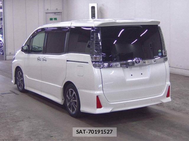 Toyota VOXY 2019-08 8360743-1