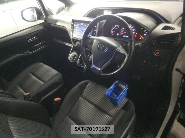 Toyota VOXY 2019-08 8360743-2