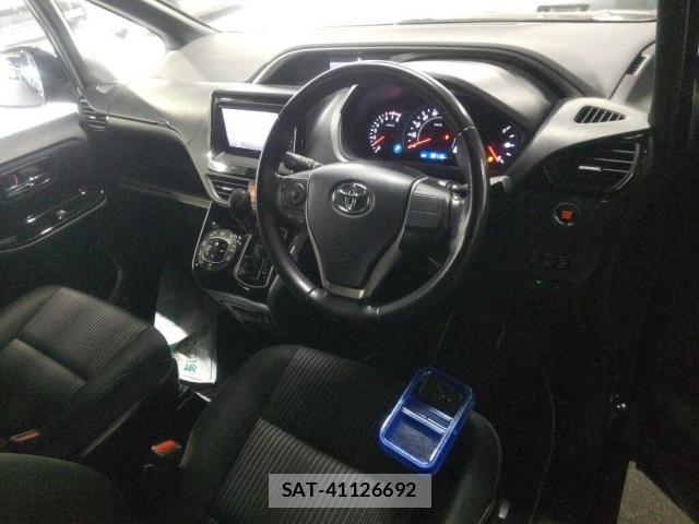 Toyota VOXY 2018-02 8360755-2