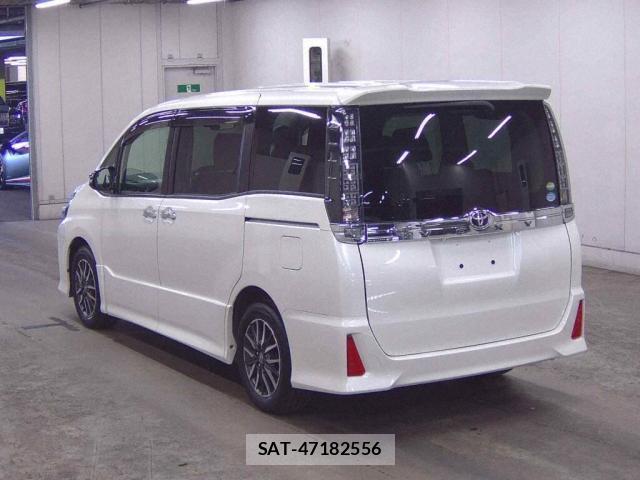 Toyota VOXY 2016-08 8360782-1