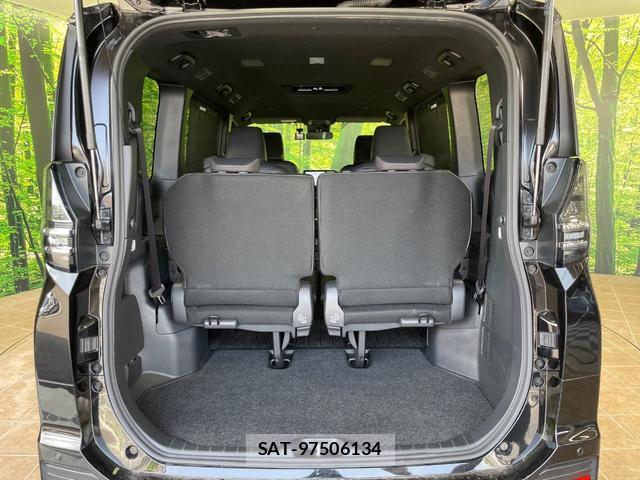 Toyota VOXY 2023-10 8360788-10