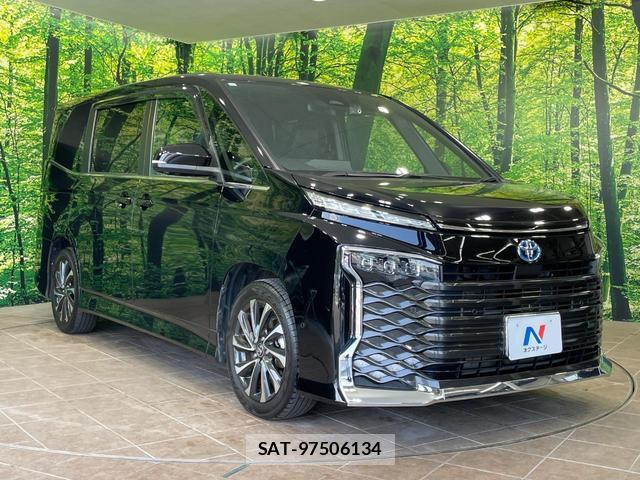 Toyota VOXY 2023-10 8360788-16
